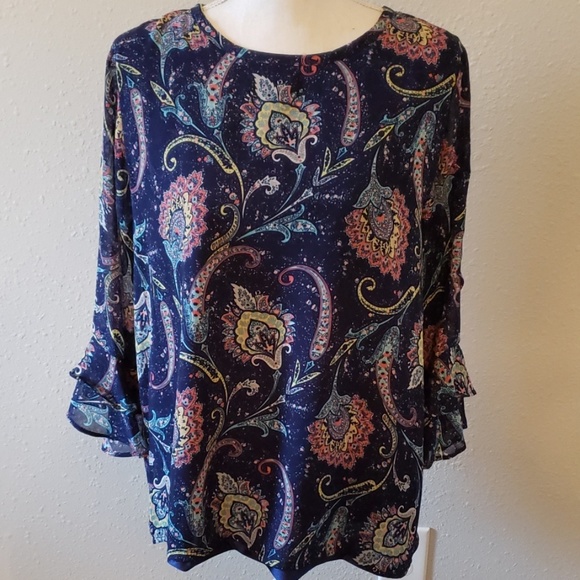 Valerie Stevens Tops - Valerie Stevens Large Blouse w/Ruffled Sleeves